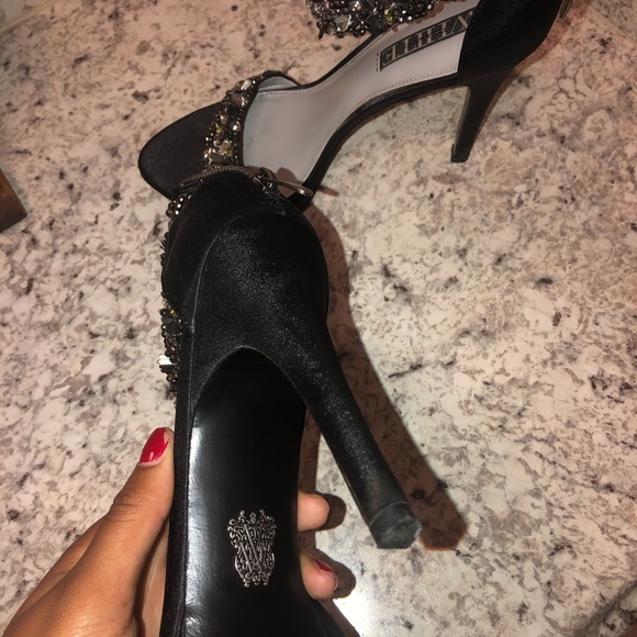 Black Vera Wang Heels - Picture 3 of 4